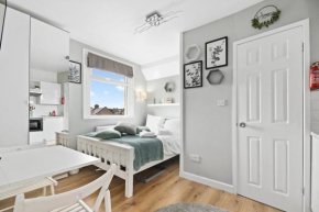 Stunning Studio Flat for 2 people in Kensal Green near West Kilburn, Ladbroke Grove and Maida Hill